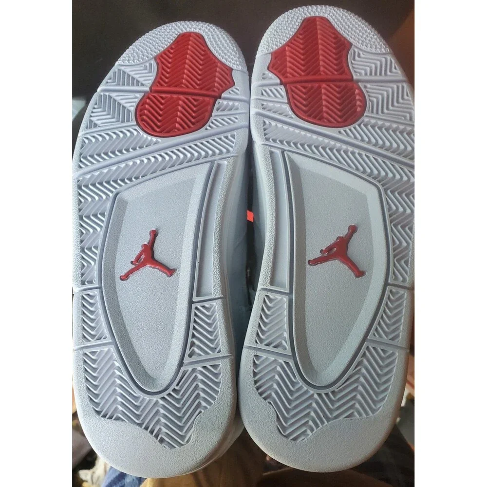 Jordan 4 Retro Metallic Red. Size 10